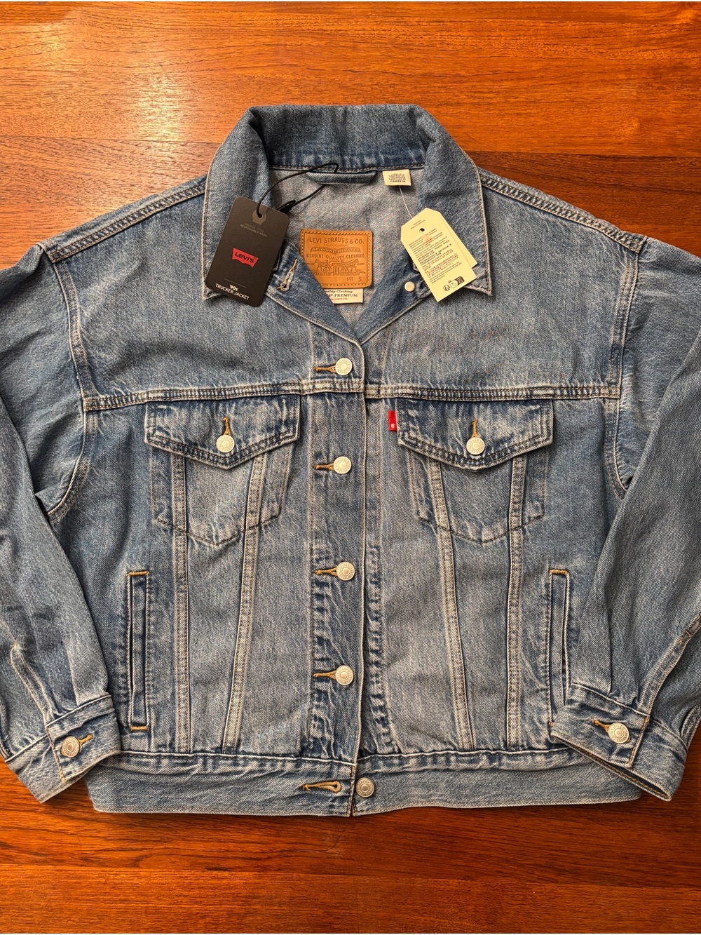 Levi's medium wash Blue Denim 90’s trucker Jacket with Leather Patch